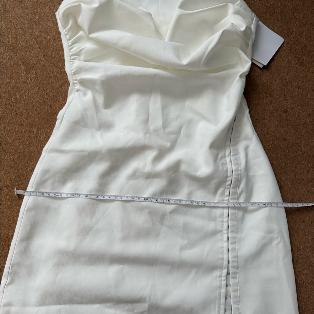 Elegant Cream Dress - Picture 5 of 6